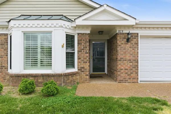 Property Slideshow image 3 of 27 | 819 marquette dr, Nashville, TN, 37205