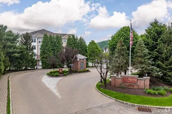 Property Slideshow image 3 of 3 | 811 regency dr 802, Fishkill, NY, 12524