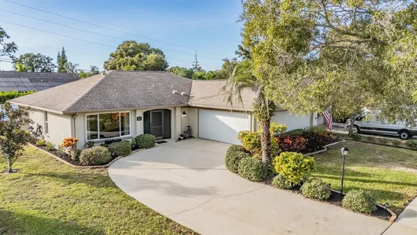 Property Slideshow image 2 of 38 | 2932 macalpin dr, Palm Harbor, FL, 34684