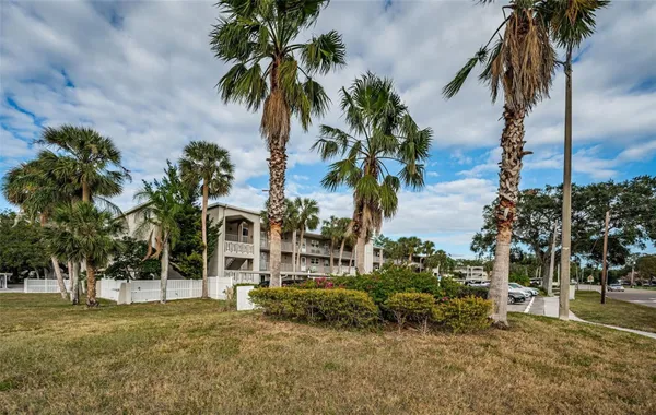 Property Slideshow image 3 of 66 | 920 virginia st apt 302, Dunedin, FL, 34698