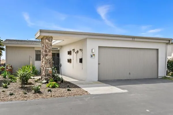 Property Slideshow image 2 of 32 | 3808 vista campana 11, Oceanside, CA, 92057