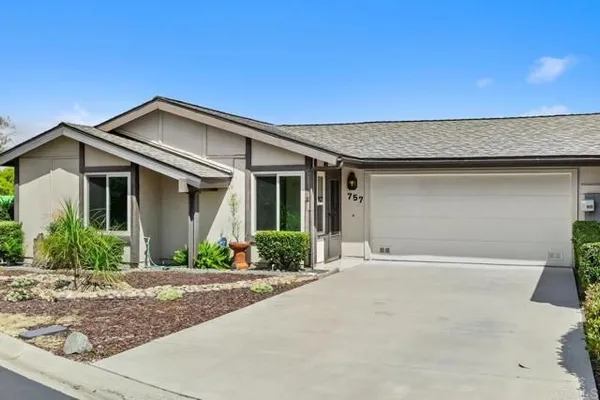 Property Slideshow image 2 of 39 | 757 nob cir, Vista, CA, 92084