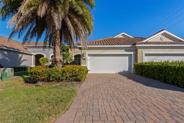 Property Slideshow image 2 of 37 | 7104 playa bella dr, Bradenton, FL, 34209