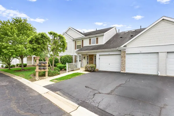 Property Slideshow image 2 of 21 | 13856 s balsam ln c, Plainfield, IL, 60544