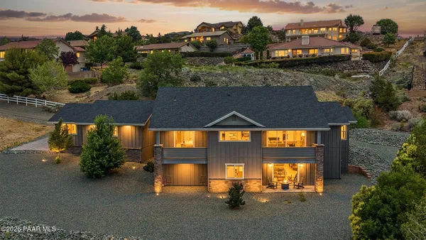 Property Slideshow image 2 of 58 | 206 e smoke tree ln, Prescott, AZ, 86301