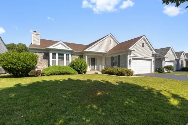 Property Slideshow image 3 of 37 | 12235 daphne dr, Huntley, IL, 60142