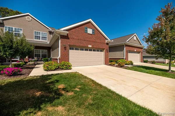 Property Slideshow image 2 of 33 | 3057 bridgewater rd, Auburn Hills, MI, 48326