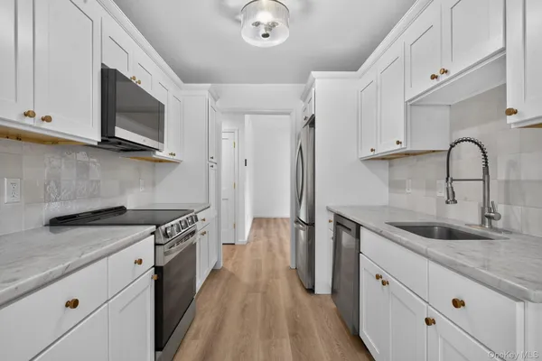 Property Slideshow image 3 of 23 | 220 heritage hls b, Somers, NY, 10589