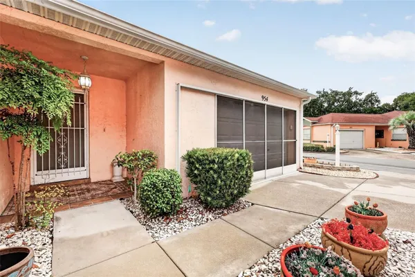 Property Slideshow image 2 of 58 | 954 avalon ave, Lady Lake, FL, 32159