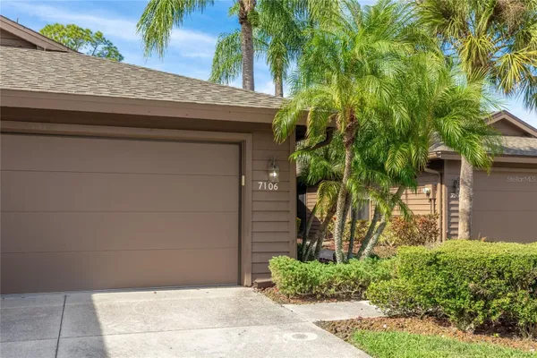 Property Slideshow image 2 of 44 | 7106 saint andrews ln, Sarasota, FL, 34243