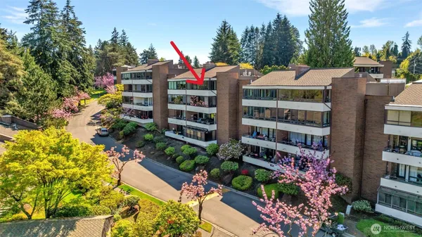 Property Slideshow image 2 of 39 | 10911 glen acres dr d, Seattle, WA, 98168