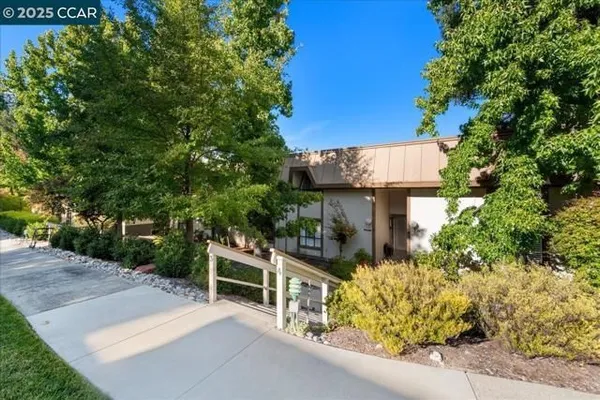 Property Slideshow image 3 of 60 | 1317 canyonwood ct 4, Walnut Creek, CA, 94595