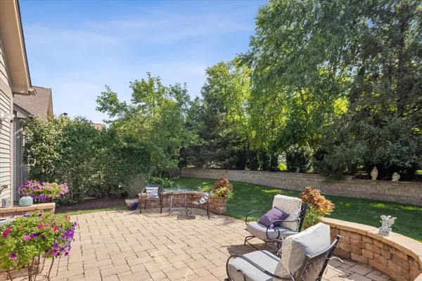 Property Slideshow image 2 of 30 | 1732 briarheath dr, Aurora, IL, 60505