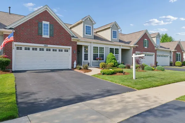 Property Slideshow image 3 of 31 | 1603 sedona ave, Aurora, IL, 60504