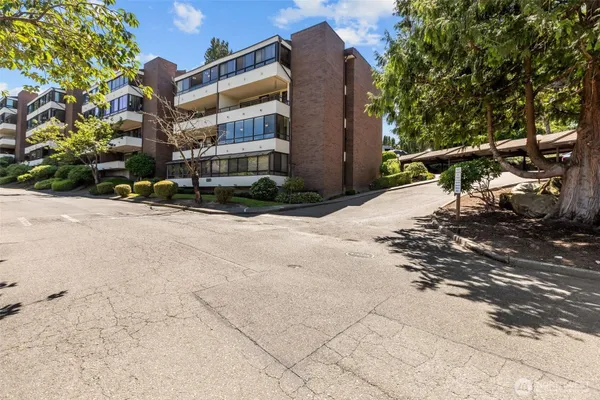 Property Slideshow image 2 of 40 | 10903 glen acres dr b, Seattle, WA, 98168