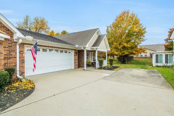 Property Slideshow image 2 of 28 | 702 forest glen cir, Murfreesboro, TN, 37128