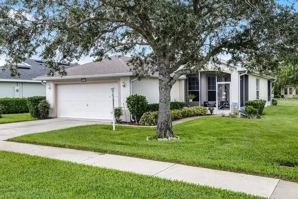 Property Slideshow image 2 of 61 | 27111 nostalgia dr, Leesburg, FL, 34748