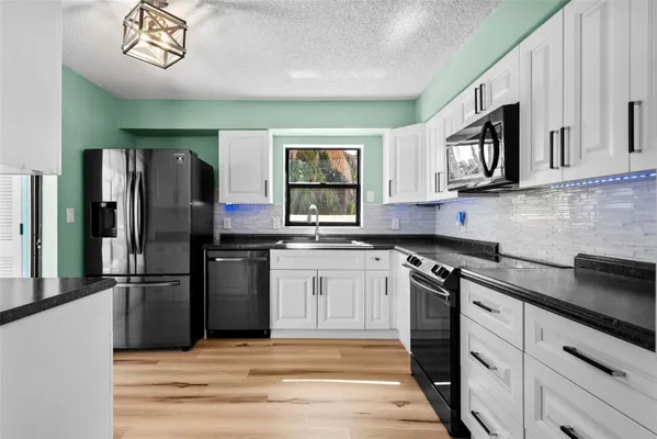 Property Slideshow image 3 of 50 | 6061 fairway ln 1411, Bradenton, FL, 34210