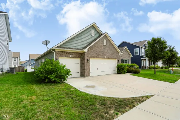 Property Slideshow image 2 of 49 | 8810 rowling way, Indianapolis, IN, 46239