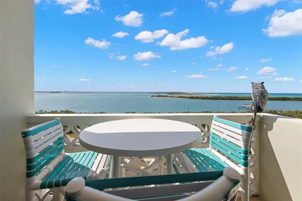 Property Slideshow image 2 of 44 | 9 forbes pl 707, Dunedin, FL, 34698