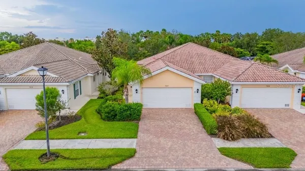 Property Slideshow image 2 of 64 | 7617 camminare dr, Sarasota, FL, 34238