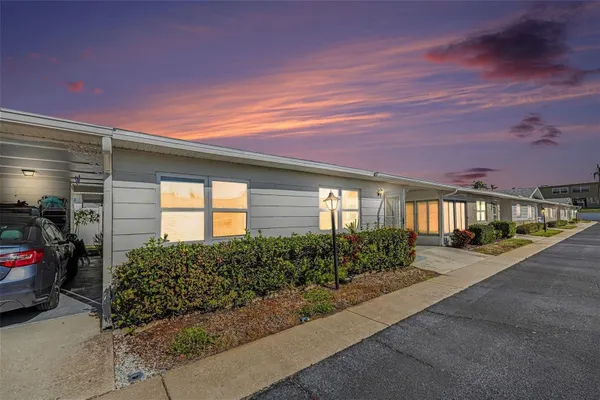 Property Slideshow image 2 of 34 | 12400 park blvd apt 311, Seminole, FL, 33772