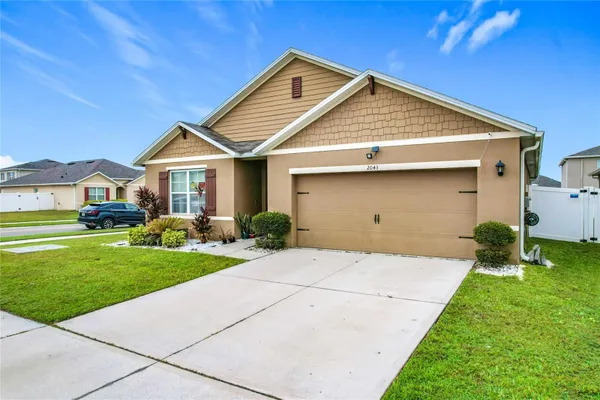 Property Slideshow image 2 of 49 | 2043 blue highlands dr, Lakeland, FL, 33811