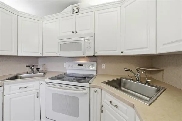 Property Slideshow image 3 of 30 | 211 richmond a # 211, Deerfield Beach, FL, 33442