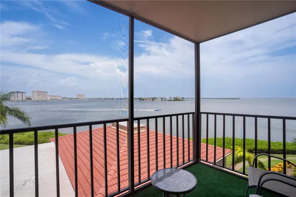 Property Slideshow image 2 of 37 | 6268 palma del mar blvd s apt 407, St Petersburg, FL, 33715