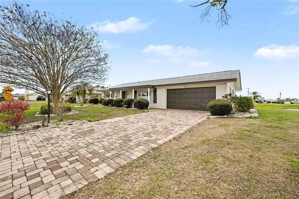 Property Slideshow image 2 of 25 | 1806 el rancho dr, Sun City Center, FL, 33573