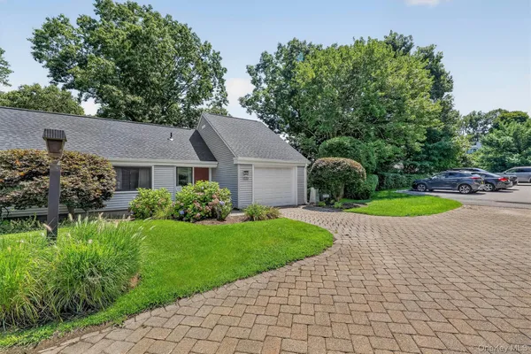 Property Slideshow image 2 of 31 | 88 heritage hls b, Somers, NY, 10589