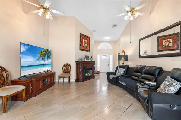 Property Slideshow image 2 of 68 | 543 clubhill dr, Haines City, FL, 33844