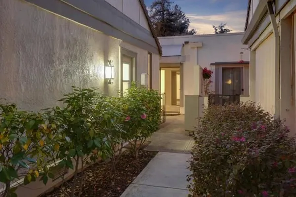 Property Slideshow image 3 of 57 | 6041 montgomery bnd, San Jose, CA, 95135