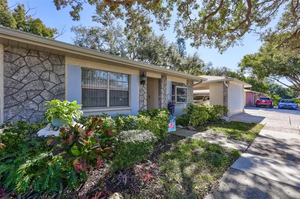 Property Slideshow image 2 of 79 | 2231 lark cir f, Palm Harbor, FL, 34684