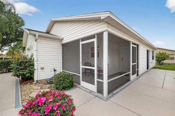 Property Slideshow image 2 of 22 | 420 canterbury ct, The Villages, FL, 32162