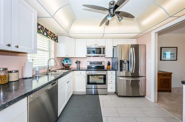 Property Slideshow image 3 of 51 | 4725 cove cir apt 808, St Petersburg, FL, 33708