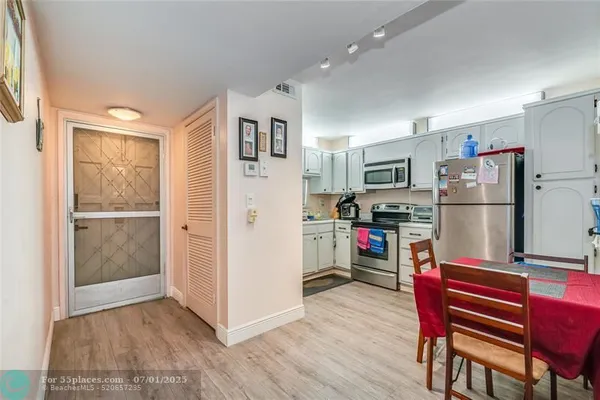 Property Slideshow image 3 of 54 | 8930 s hollybrook blvd 209, Pembroke Pines, FL, 33025