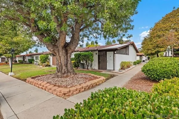 Property Slideshow image 2 of 38 | 16533 caminito vecinos 52, San Diego, CA, 92128