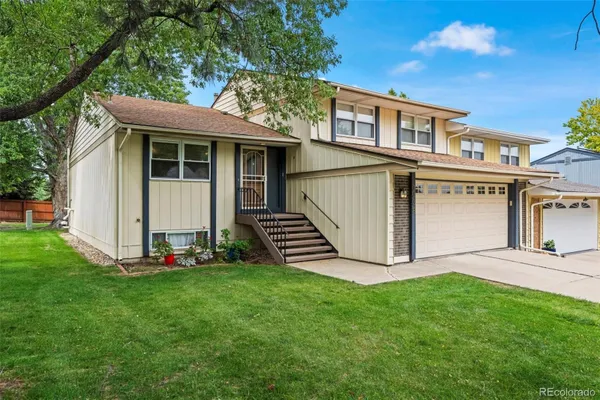 Property Slideshow image 3 of 40 | 7449 w maple dr, Lakewood, CO, 80226