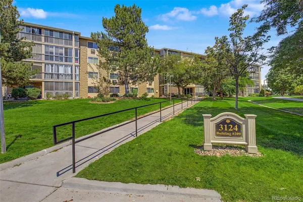 Property Slideshow image 2 of 45 | 3124 s wheeling way 311, Aurora, CO, 80014