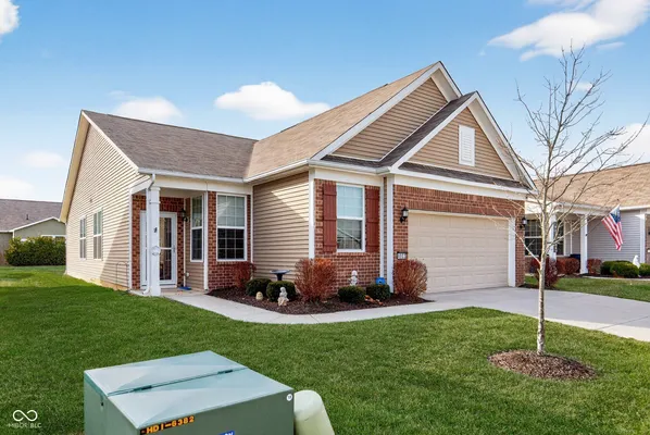 Property Slideshow image 2 of 27 | 4933 lilium dr, Plainfield, IN, 46168