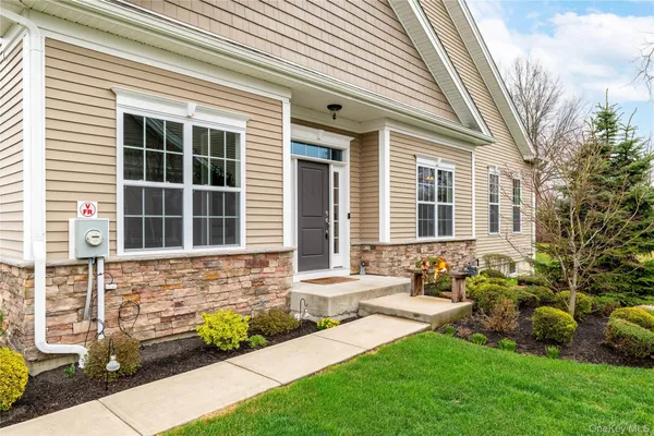 Property Slideshow image 2 of 50 | 27 dutch ct, Wappinger, NY, 12590