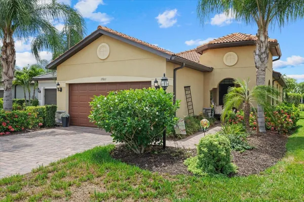 Property Slideshow image 3 of 55 | 17011 hampton falls ter, Lakewood Ranch, FL, 34202
