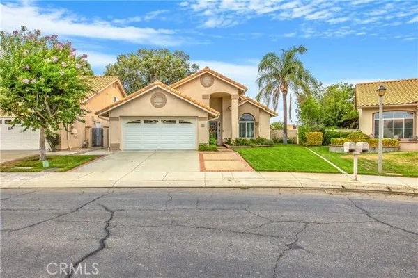 Property Slideshow image 2 of 43 | 6078 lake buena vista way, Banning, CA, 92220