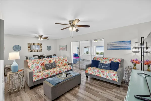 Property Slideshow image 2 of 48 | 809 oakmont ave, Sun City Center, FL, 33573