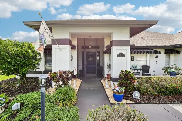Property Slideshow image 2 of 81 | 213 n brockfield dr, Sun City Center, FL, 33573