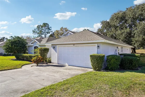 Property Slideshow image 2 of 34 | 305 juniper way, Tavares, FL, 32778
