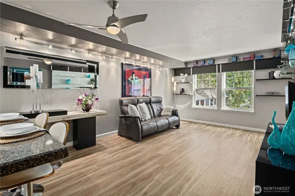 Property Slideshow image 3 of 40 | 3941 226th pl 209, Issaquah, WA, 98029