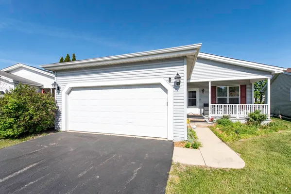Property Slideshow image 2 of 25 | 109 hunter ct, Grayslake, IL, 60030