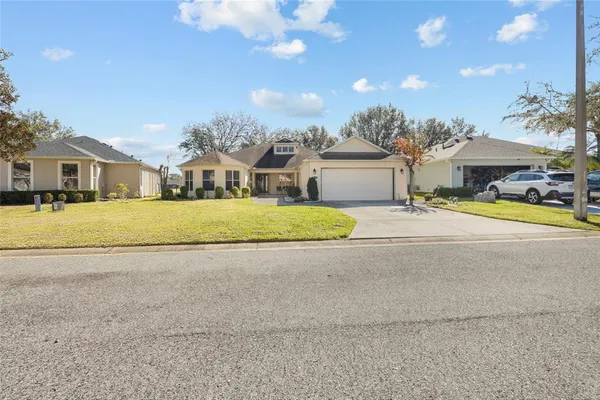 Property Slideshow image 2 of 62 | 26709 augusta springs cir, Leesburg, FL, 34748
